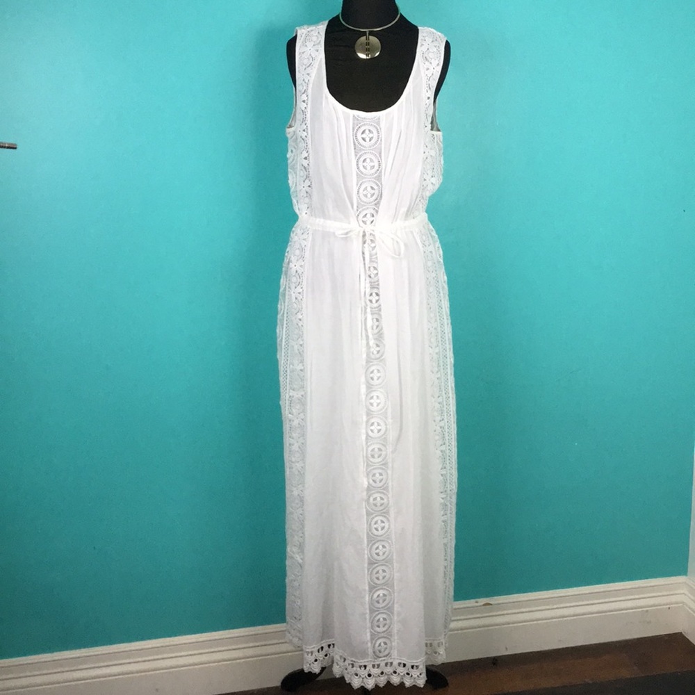 Forever21GORGEOUS!gauzy cotton embroidered maxi